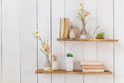 Hanging storage rack for books and decorations